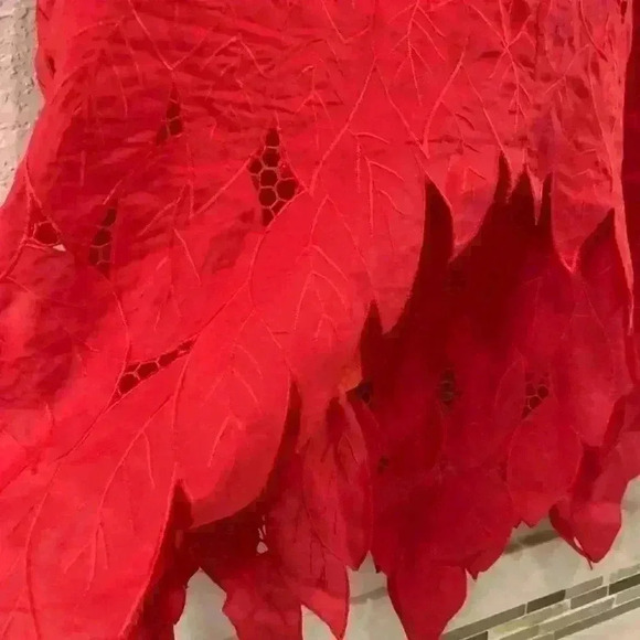 Gorgeous 100% linen skirt. Uniquely detailed hem.. - Picture 8 of 9